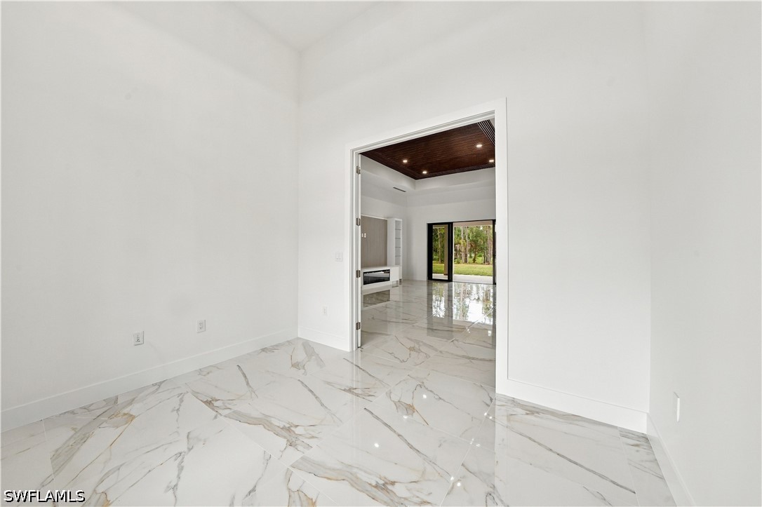 98 10th, Naples, FL 34120