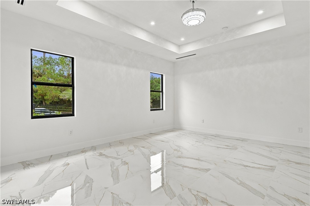 98 10th, Naples, FL 34120