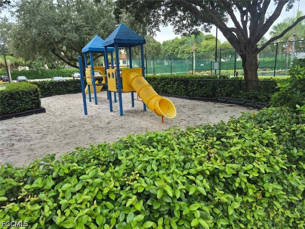 1220 Reserve Unit 107, Naples, FL 34105