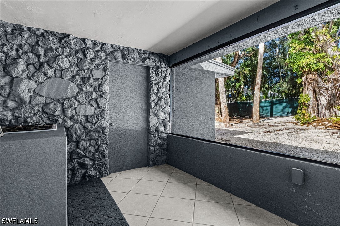 2563 Weeks, Naples, FL 34112
