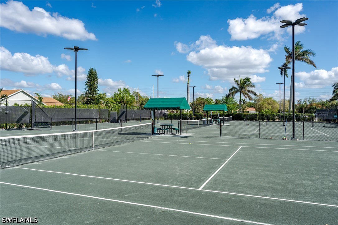 565 Kings Way, Naples, FL 34104