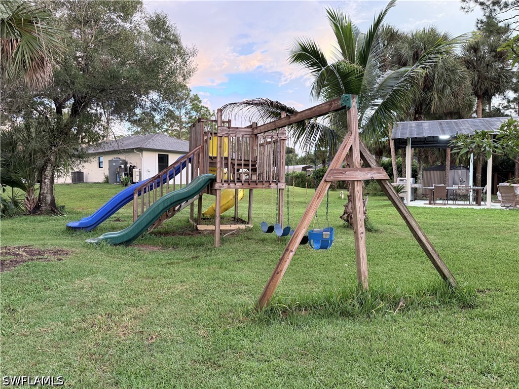 1741 8th, Naples, FL 34120