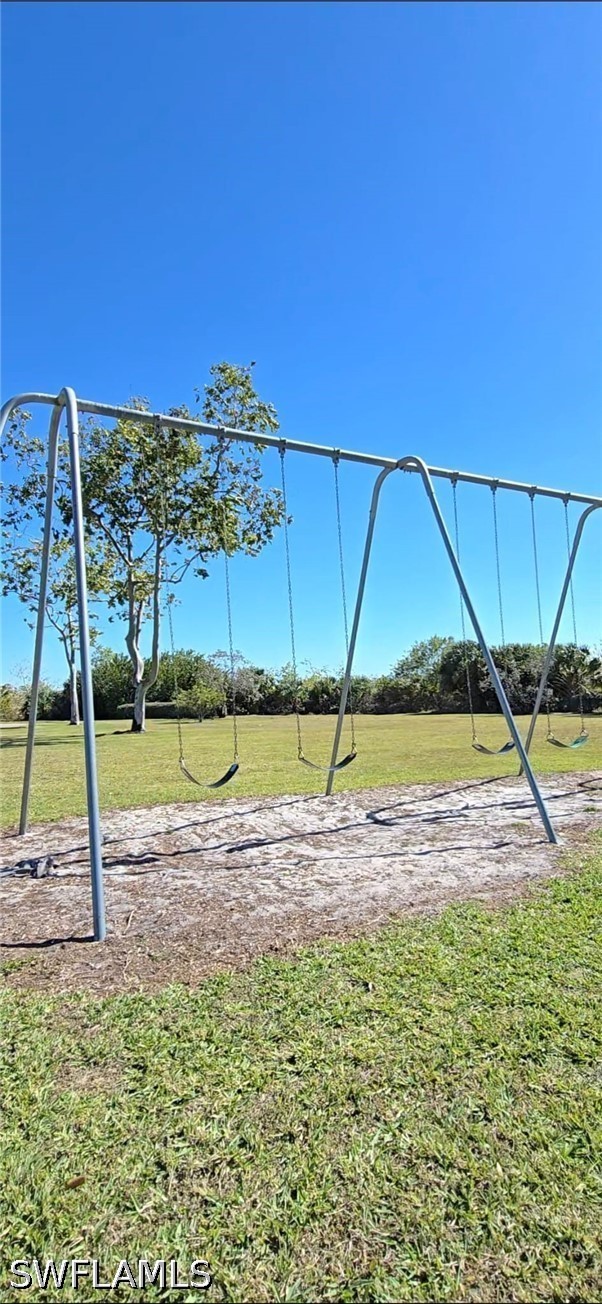 687 Grove, Naples, FL 34120
