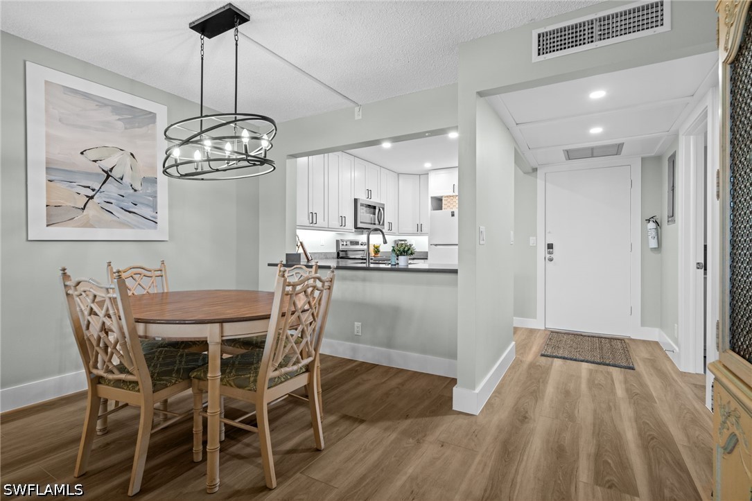 DiningArea