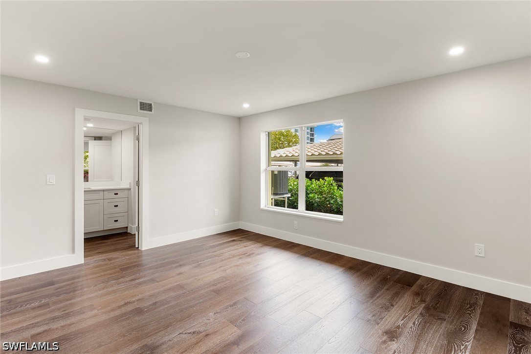 2850 Gulf Shore Unit 106, Naples, FL 34103