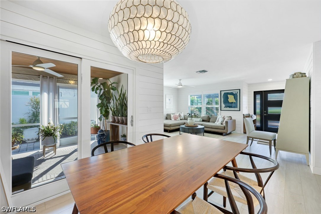 537 104th, Naples, FL 34108