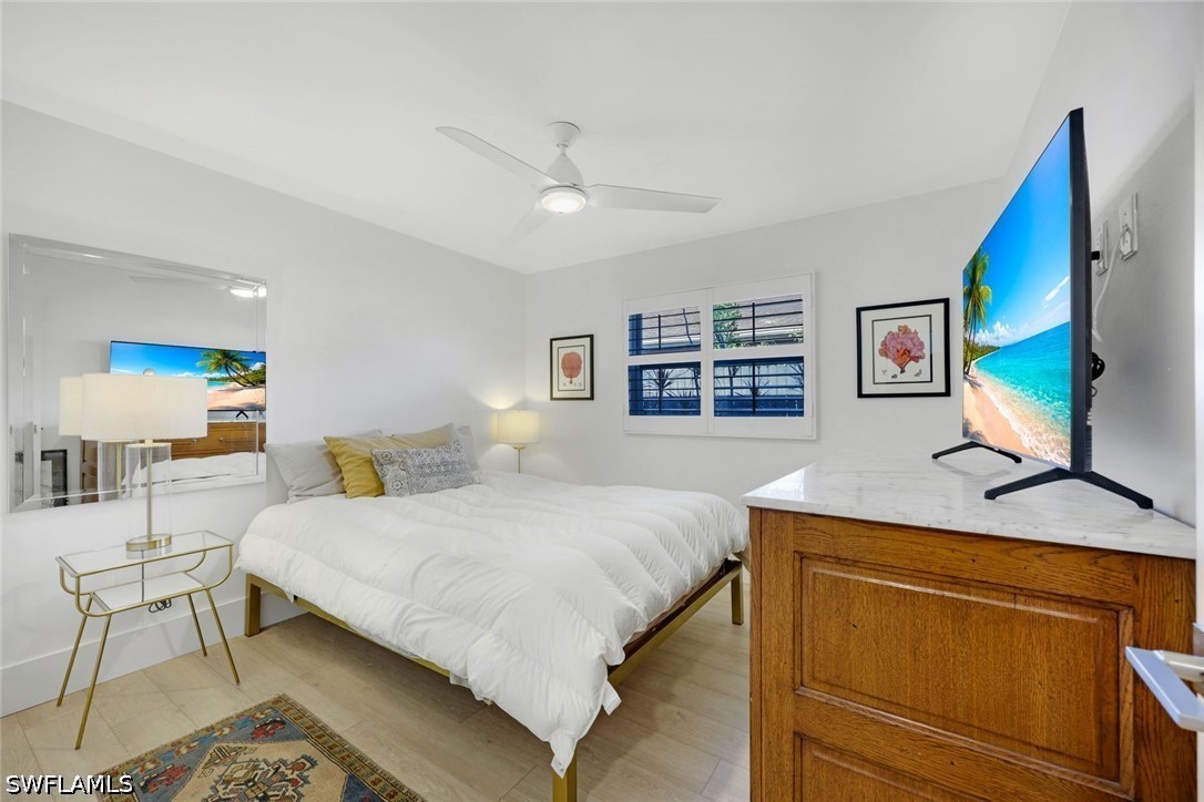 537 104th, Naples, FL 34108