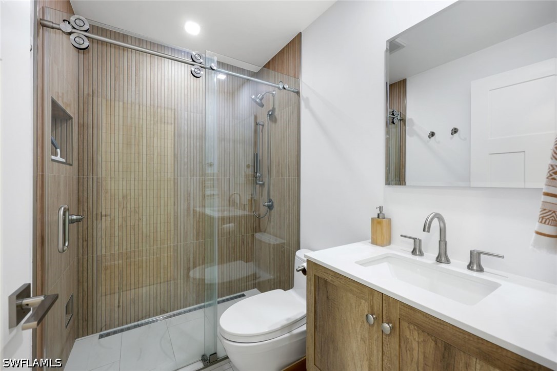537 104th, Naples, FL 34108