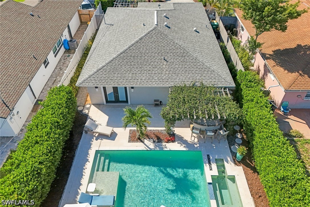 537 104th, Naples, FL 34108